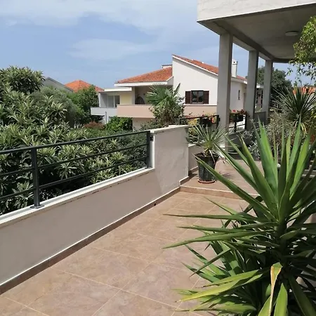 Garden Apartment *
